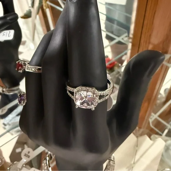 Elegant Silver band CZ Stone Ring split shank halo embezzled Stunning size 10 - Picture 6 of 7